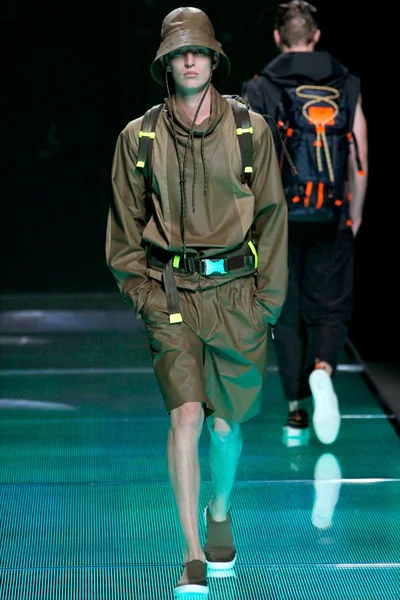 Look 19